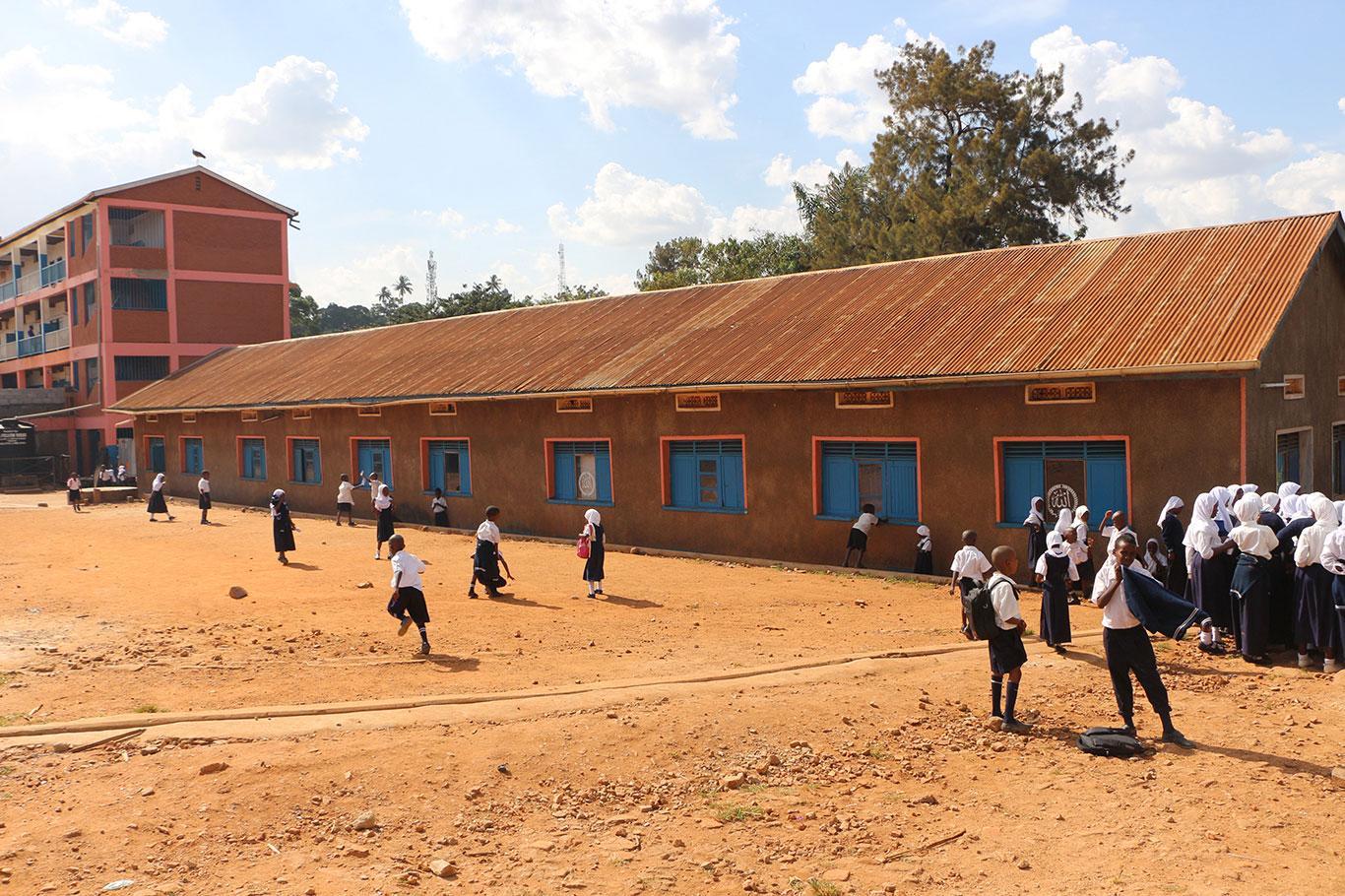 European Yetim Eli slaughters the sacrifices on behalf of philanthropists in Uganda